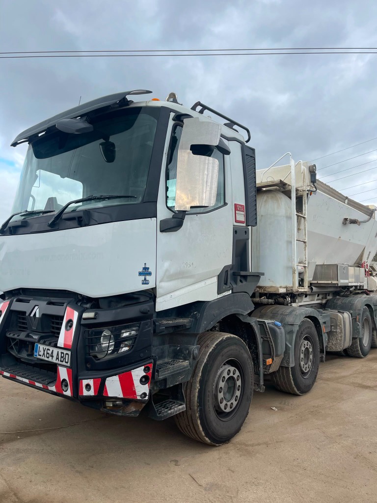 Renault Volumetric Mixer Truck - Ready Mix Concrete Watford